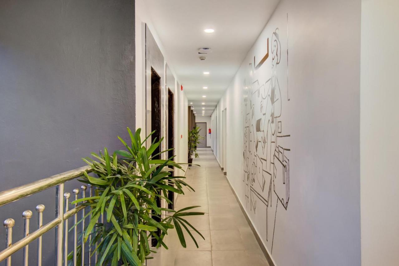 Отель Oyo Townhouse 061 Gcda Kakkanad Signal Коччи Экстерьер фото