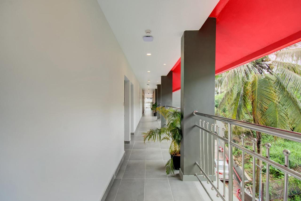 Отель Oyo Townhouse 061 Gcda Kakkanad Signal Коччи Экстерьер фото