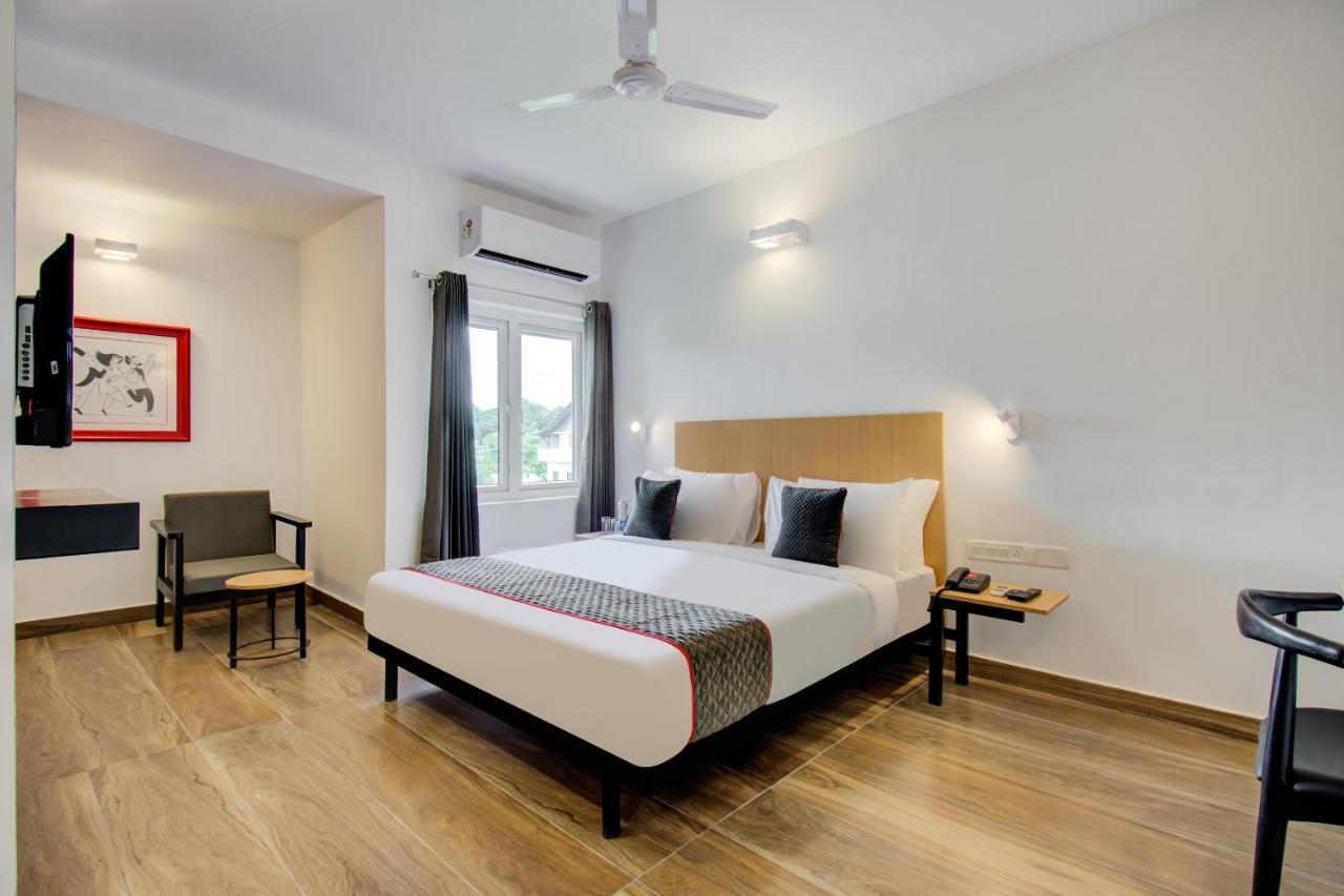 Отель Oyo Townhouse 061 Gcda Kakkanad Signal Коччи Экстерьер фото